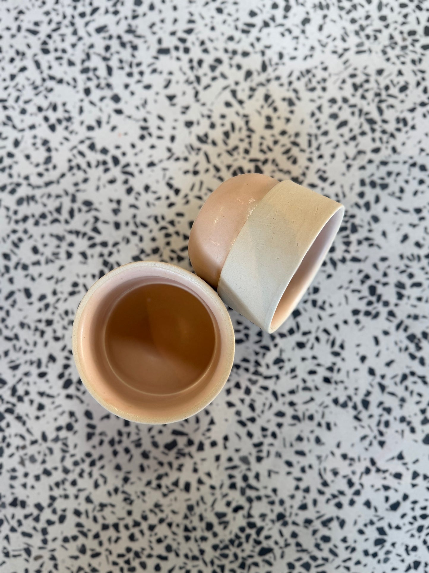 DEEP BLACK Cappuccino Cup in color Bisou