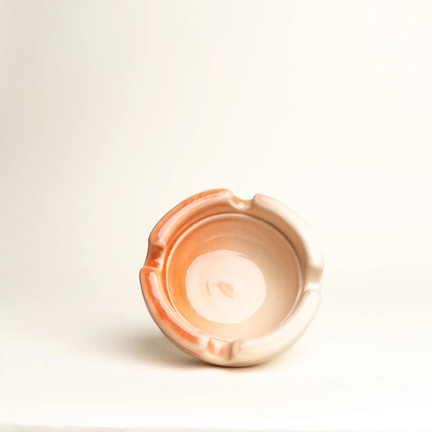 DEEP BLACK Retro Ceramic Ashtray in color Rose Quartz