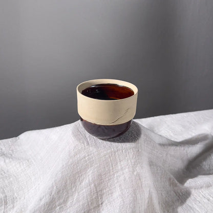 DEEP BLACK Cappuccino Cup in color Sangre