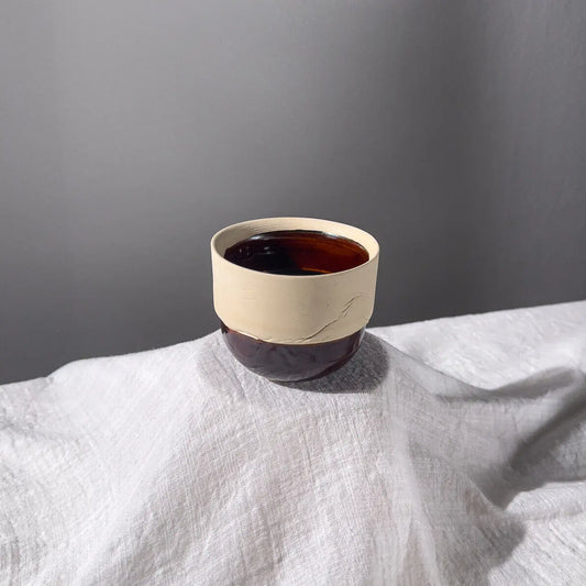 DEEP BLACK Cappuccino Cup in color Sangre